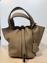 Load image into Gallery viewer, Hellen Bucket Handbag
