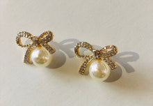 Load image into Gallery viewer, Fanny White CZ Bow Earring with Pearls
