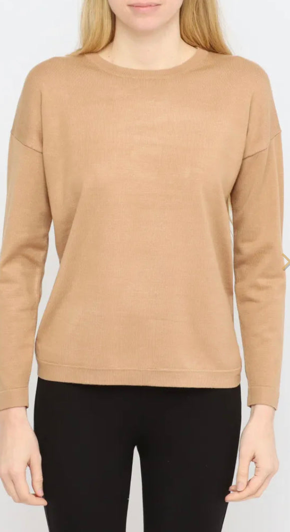 Tomboy Crew Neck Sweater with High Low Shirt tail