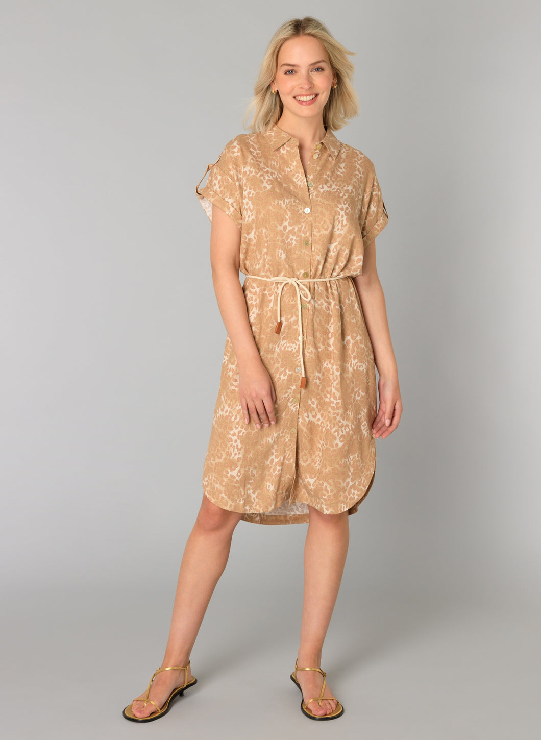 Manar Button up Short sleeve animal print Dress in Soft Sand