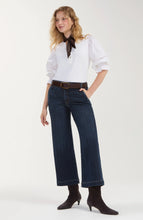 Load image into Gallery viewer, Petra V Neck 3/4 Sleeve Top
